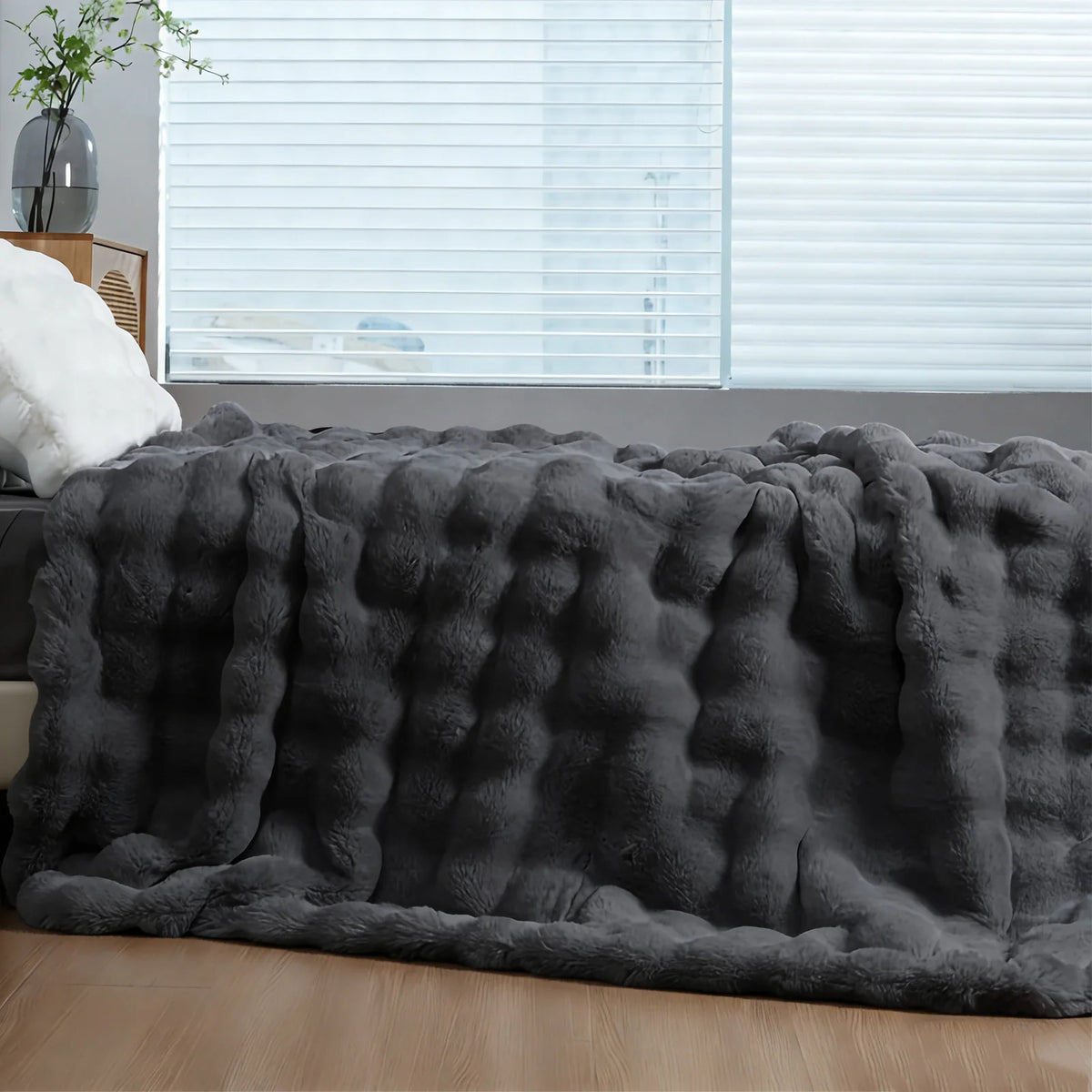 ROSEKIND Soft Faux Fur Rabbit Blanket for Bed and Sofa