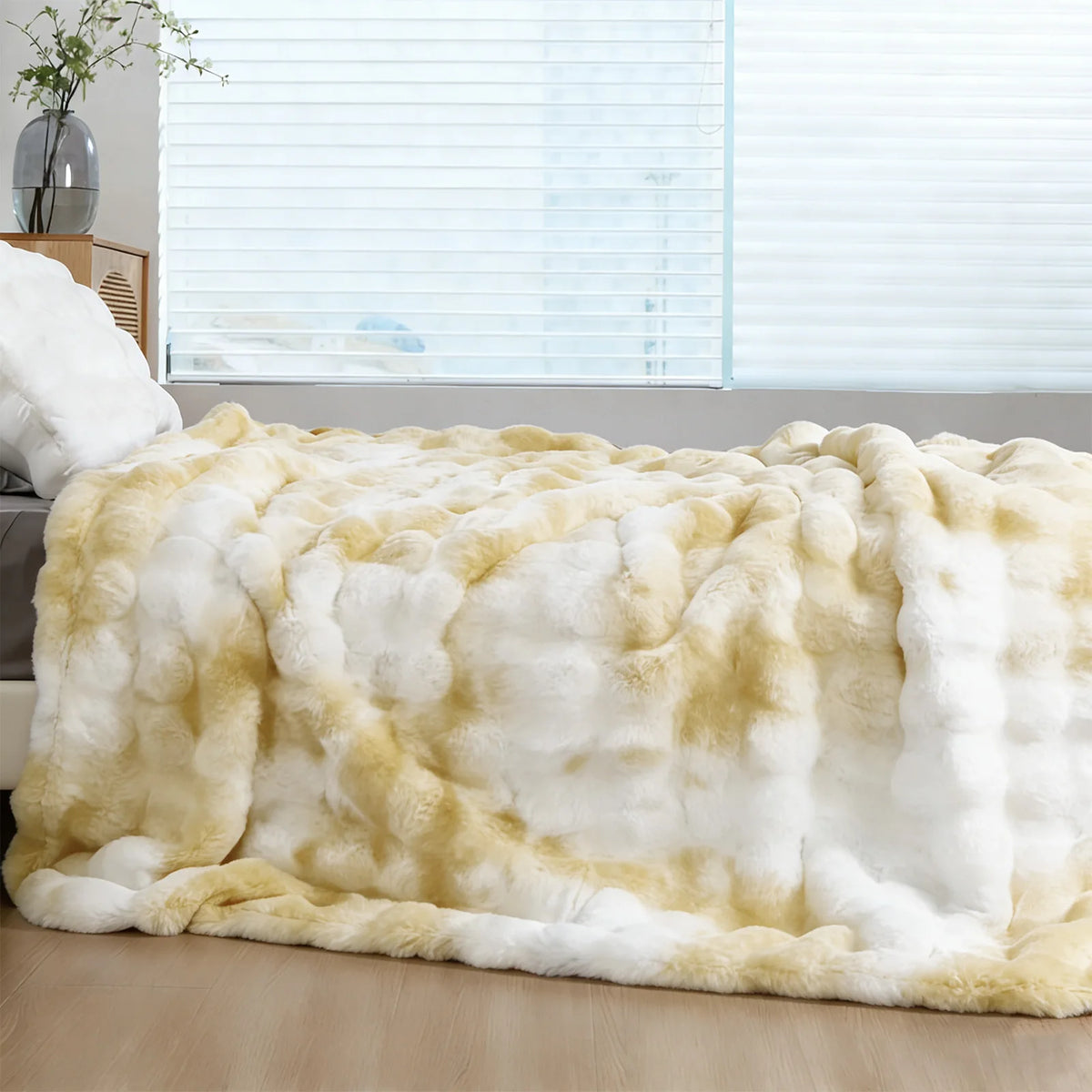 ROSEKIND Soft Faux Fur Rabbit Blanket for Bed and Sofa