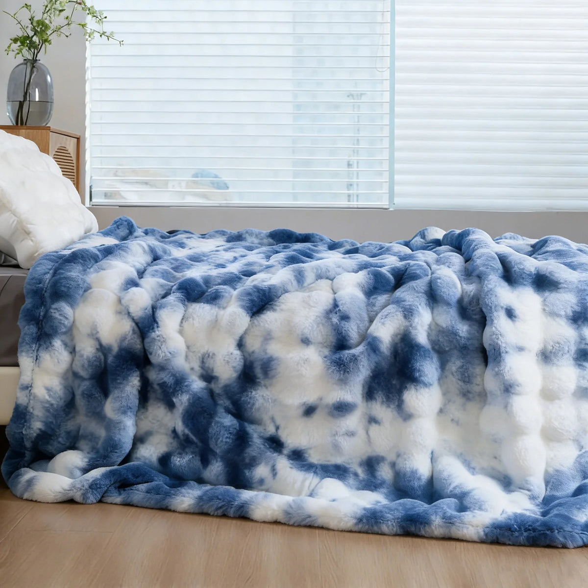 ROSEKIND Soft Faux Fur Rabbit Blanket for Bed and Sofa