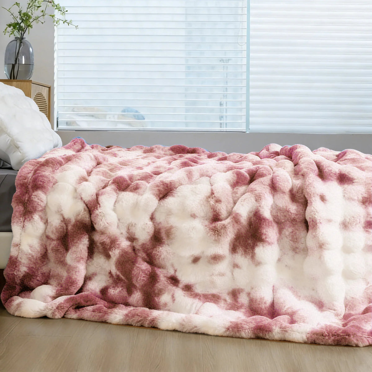 ROSEKIND Soft Faux Fur Rabbit Blanket for Bed and Sofa
