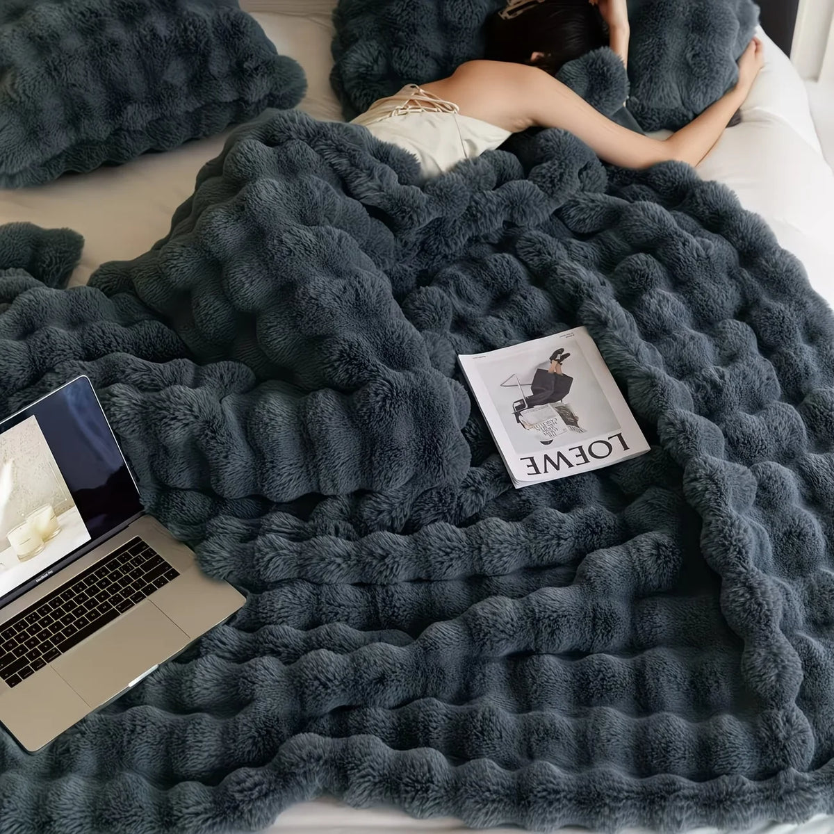 ROSEKIND Soft Faux Fur Rabbit Blanket for Bed and Sofa