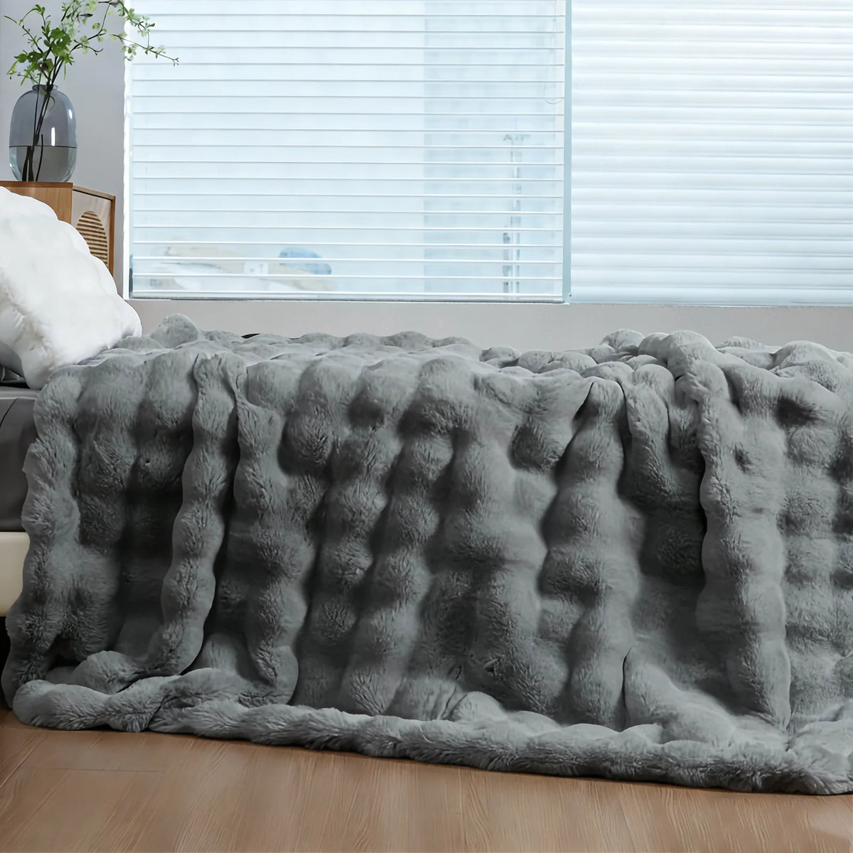 ROSEKIND Soft Faux Fur Rabbit Blanket for Bed and Sofa