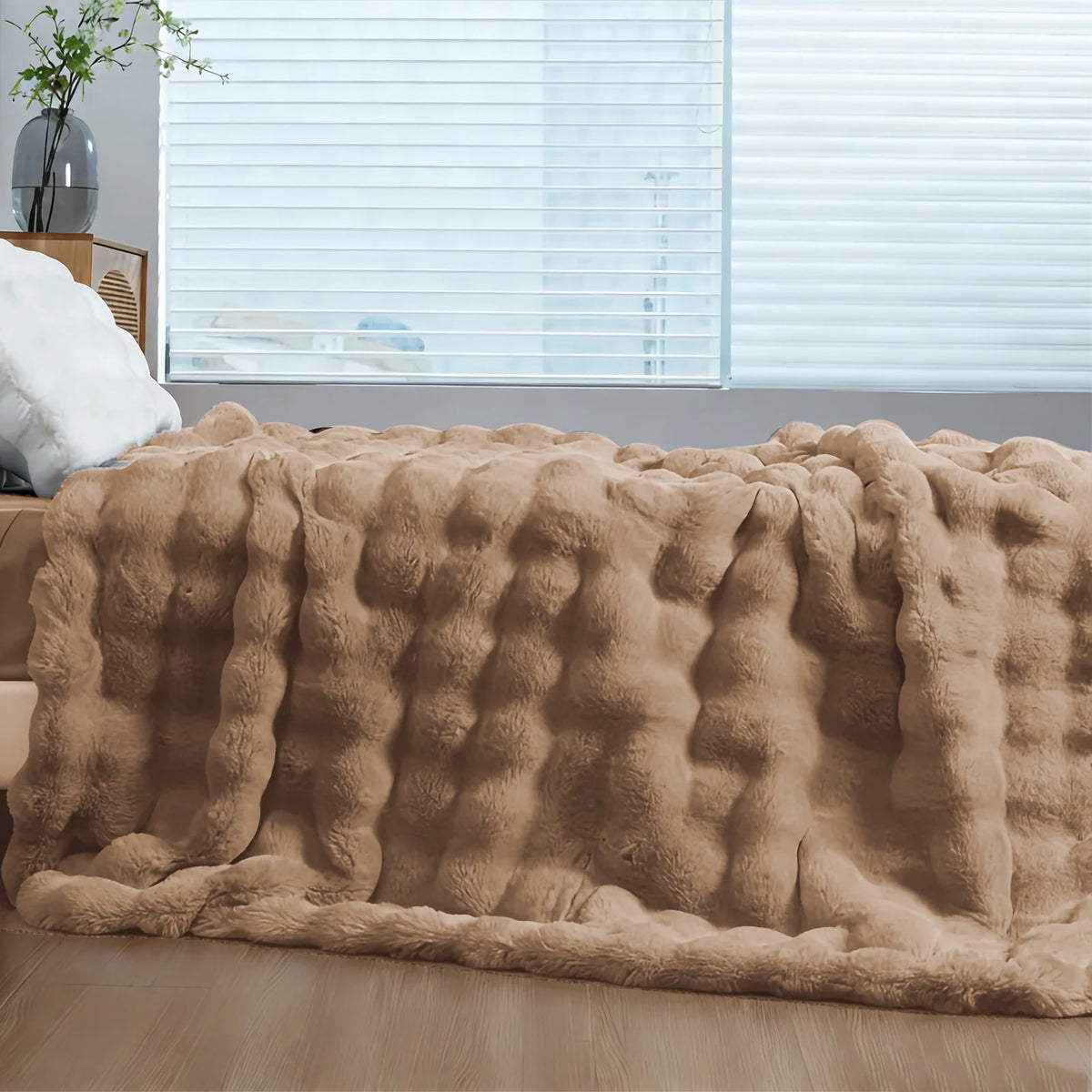 ROSEKIND Soft Faux Fur Rabbit Blanket for Bed and Sofa