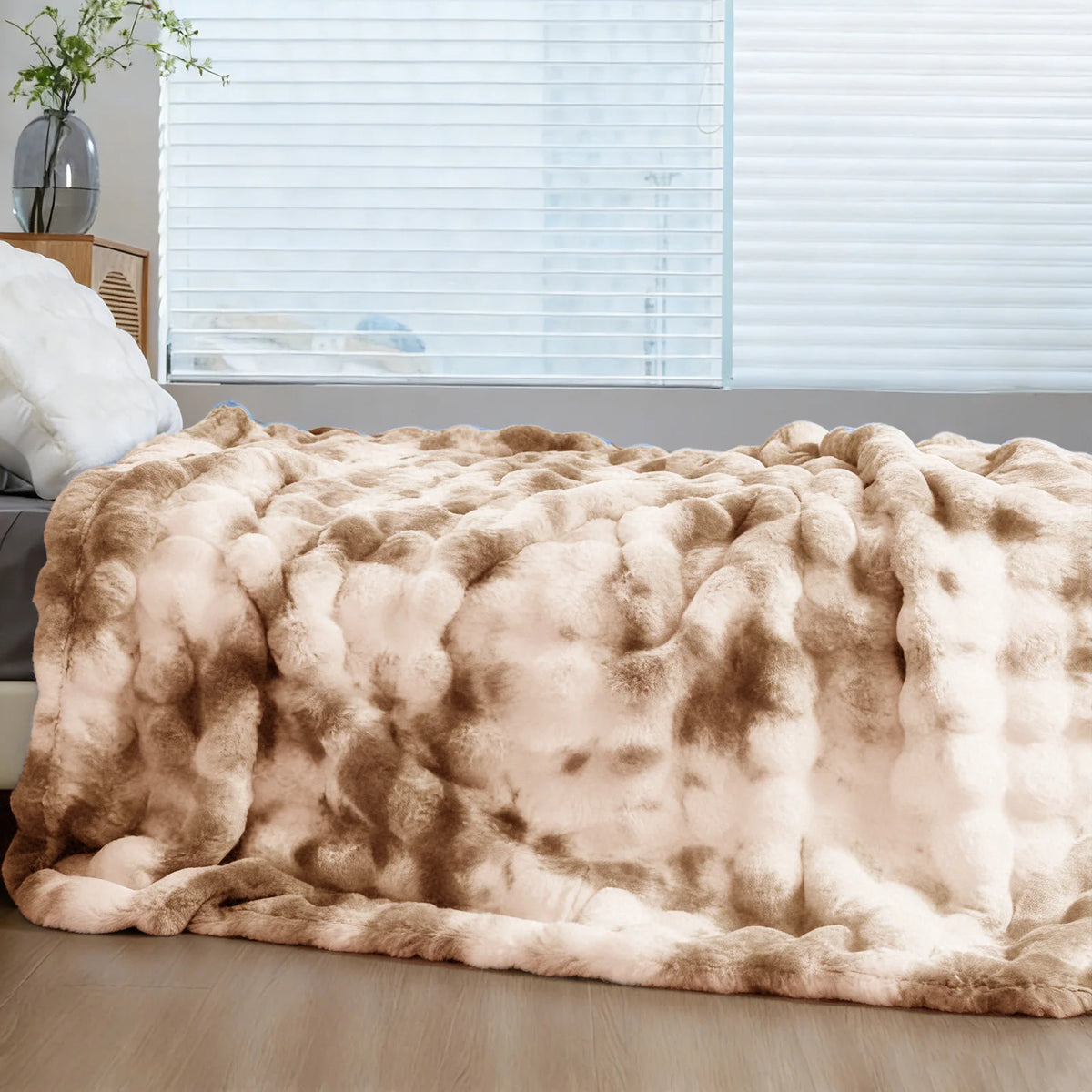 ROSEKIND Soft Faux Fur Rabbit Blanket for Bed and Sofa